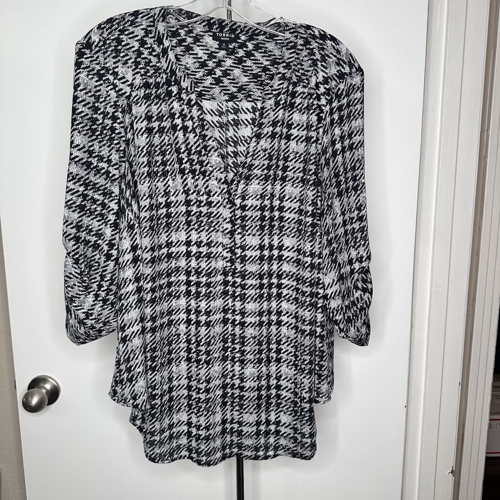 Torrid Women's 0 Black/White Houndstooth Chiffon Roll Tab 3/4 Sleeve Blouse